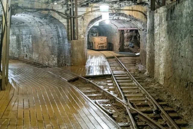 Grubenfahrt im Ölschieferbergwerk von Sillamäe