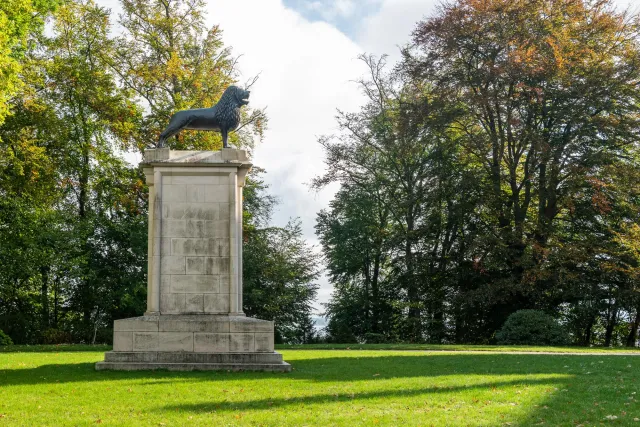 Denkmal des Löwen vor dem Schloss Willigrad