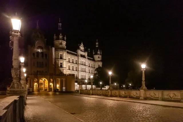 Die Brücke zum Schweriner Schloss