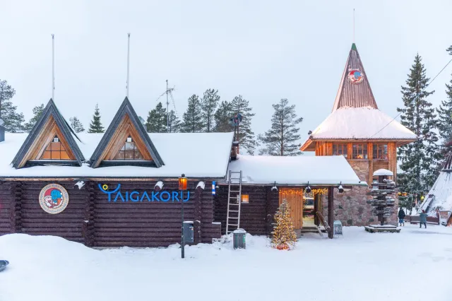 Das Dorf des Weihnachtsmanns am Polarkreis in Rovaniemi