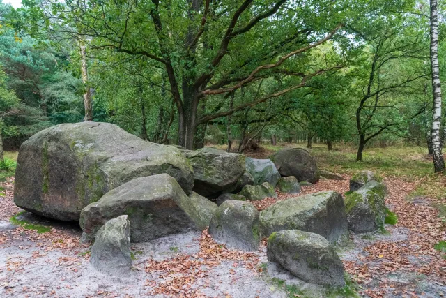 The royal tomb of Groß Berßen, also known as Groß-Berßen VIII, is a Neolithic passage grave with the Sprockhoff no. 860