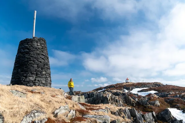 Kletterei zum nördlichen Leuchtfeuer im Norden der Insel Vardøya 