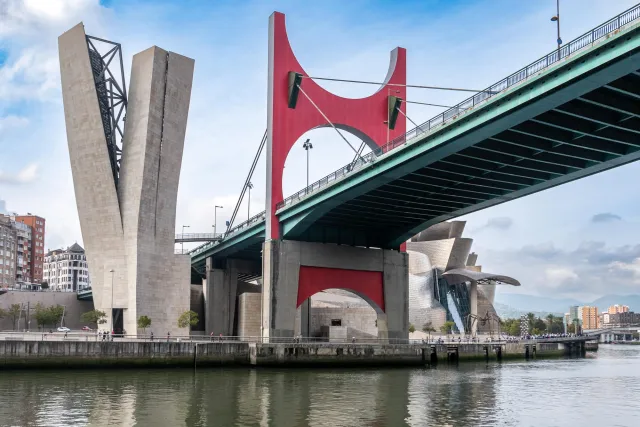 The bridges on the way to the Guggenheim Museum