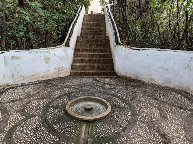 Cooling inlets on the walls of the stairs